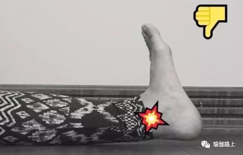 瑜伽脚绕肩的正确练习方法,瑜伽脚背绷直和脚回勾区别