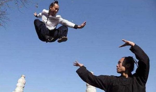 到底有没有轻功的存在,轻功是不可能存在的视频