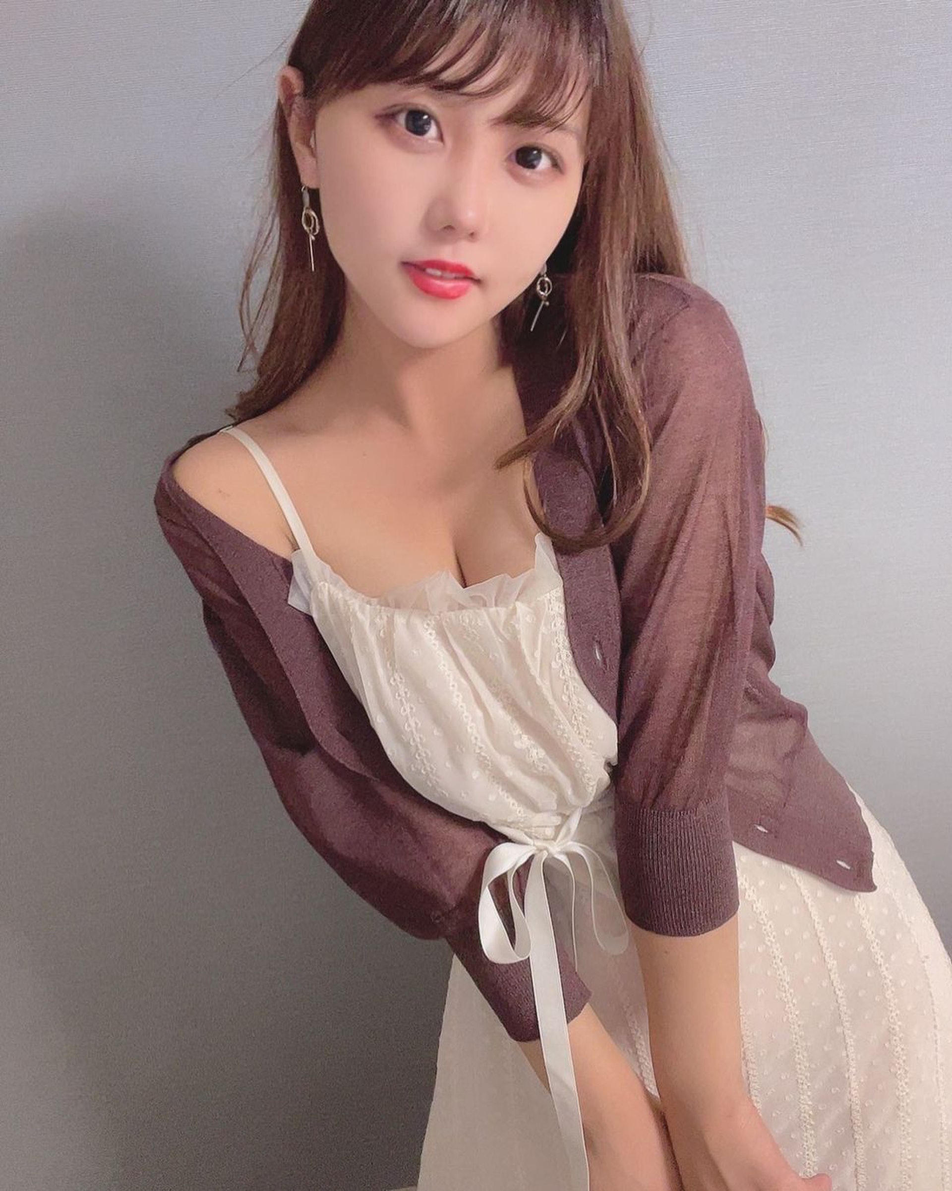 楼梯走路很火的视频女生,楼梯视频抖音最火女