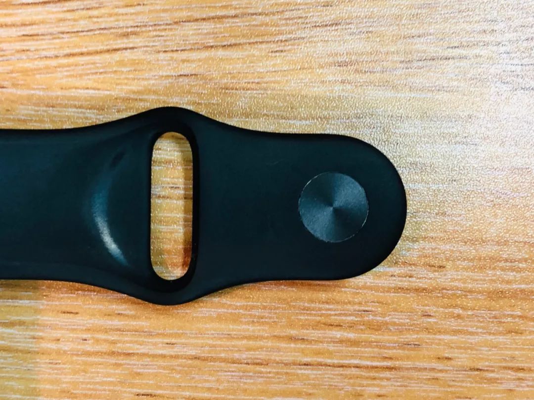 佩戴applewatch过敏能退吗,applewatch戴着皮肤过敏