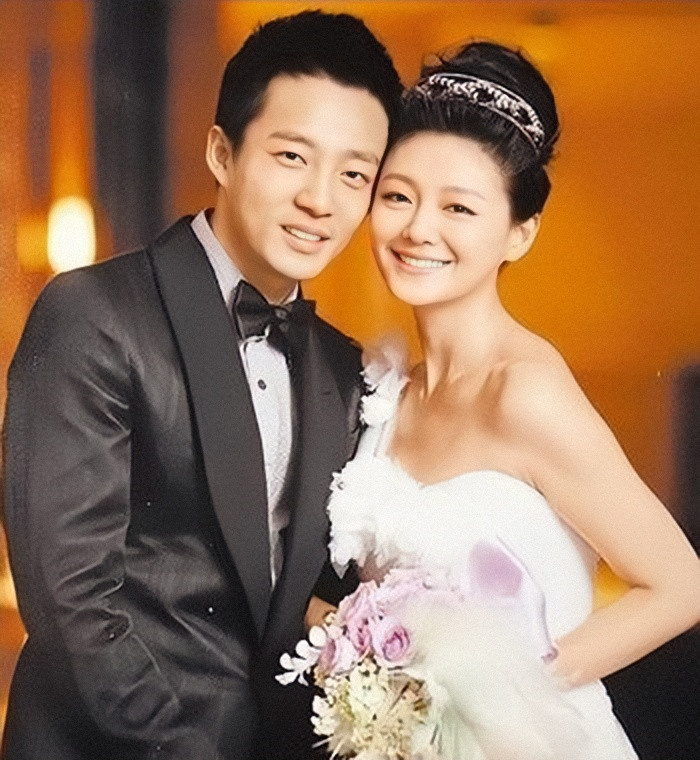 张雨绮御姐出场,张雨绮一向肤白貌美很有御姐气质