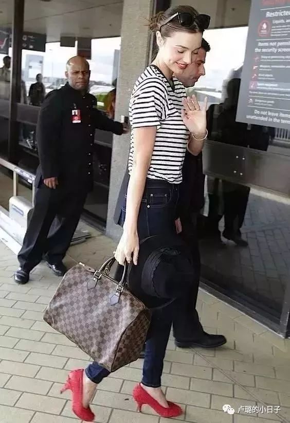 又轻又实用的名牌包,中国名牌包排行榜前十名及价位