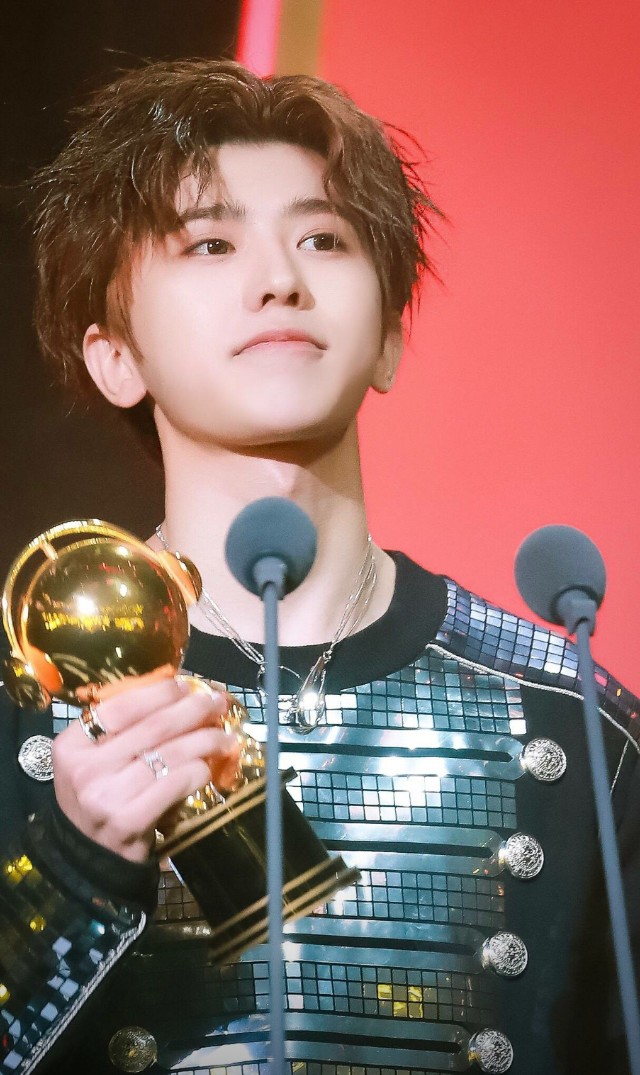 蔡徐坤被ikun嫌弃的瞬间,蔡徐坤ikun吵架时蔡徐坤的反应