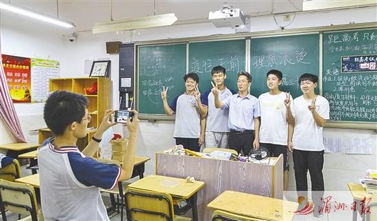 理想滚烫后浪奔涌高考昨日落幕今年起本科一批、二批合为本科批