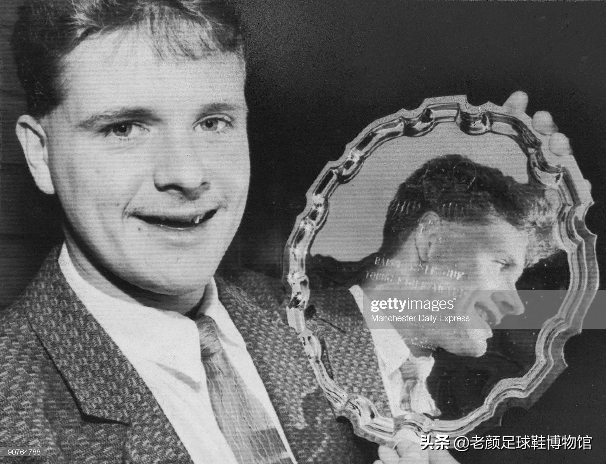 破产酒鬼的球鞋拍卖值6万，加图索的恩人名字成为香港路名