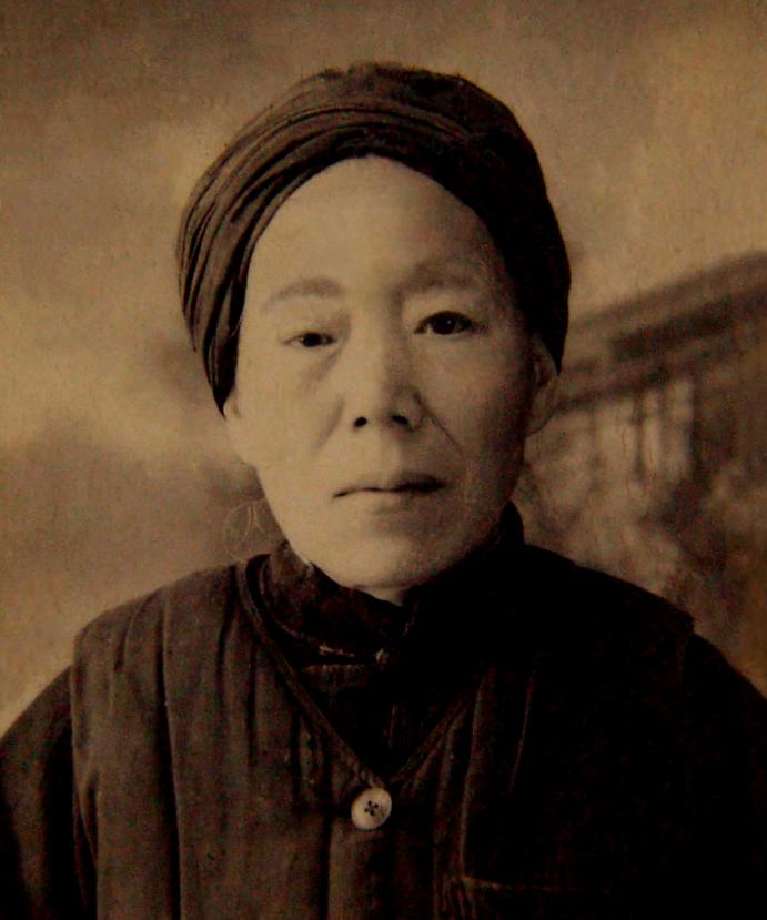 萧习华的散文《飞扬的红盖头》