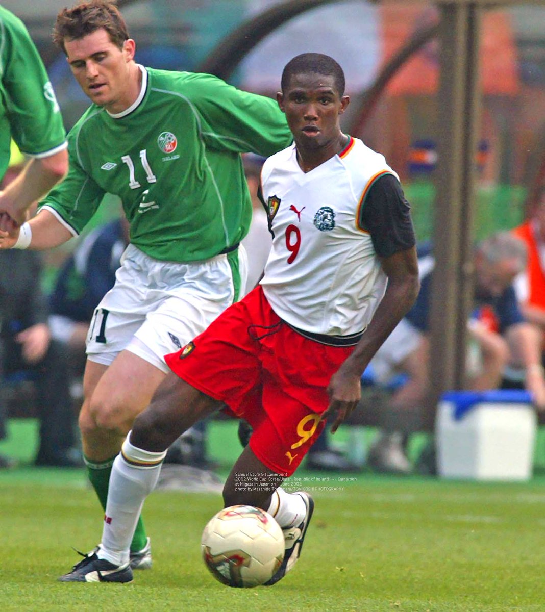 02年世界杯，2支非洲球队抢镜！1支超级黑马，另1支的球衣很独特