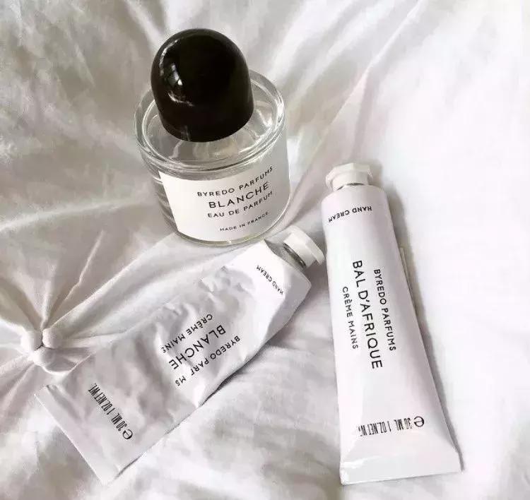 虽然脸蛋值千金，可别让双手出卖了你的生活状态