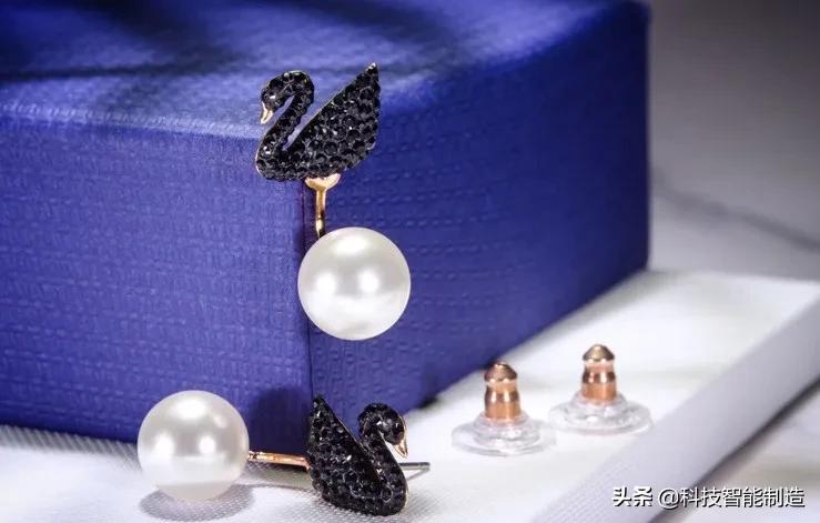 施华洛世奇到底是水晶还是玻璃,施华洛世奇价格高吗