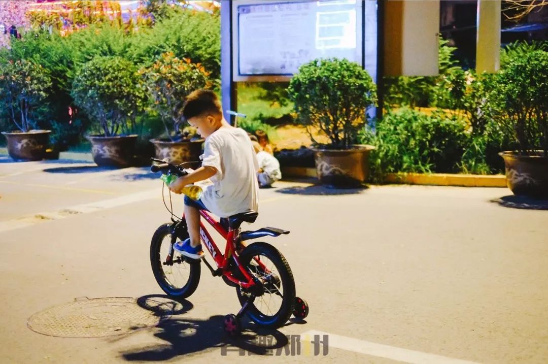 狂吃干脆面也能赚大钱，三十年前郑州小土豪已经这么干了