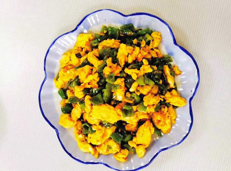 900元开启养鸡路，10年九死一生，创出“百草鸡”