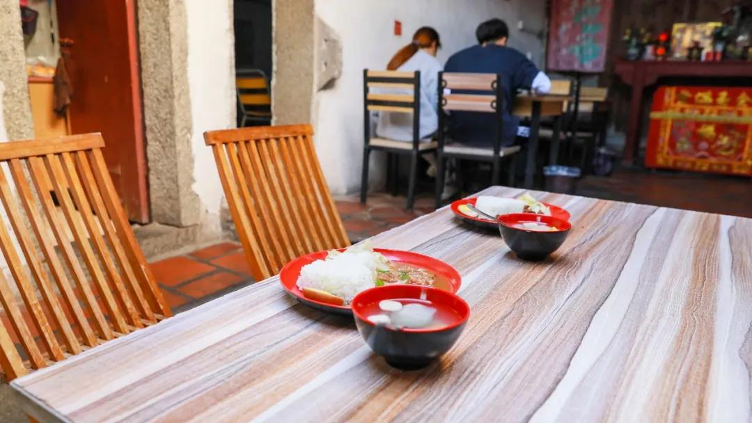华大学生街藏了10年的古厝餐厅，吃一口都是外婆家味道