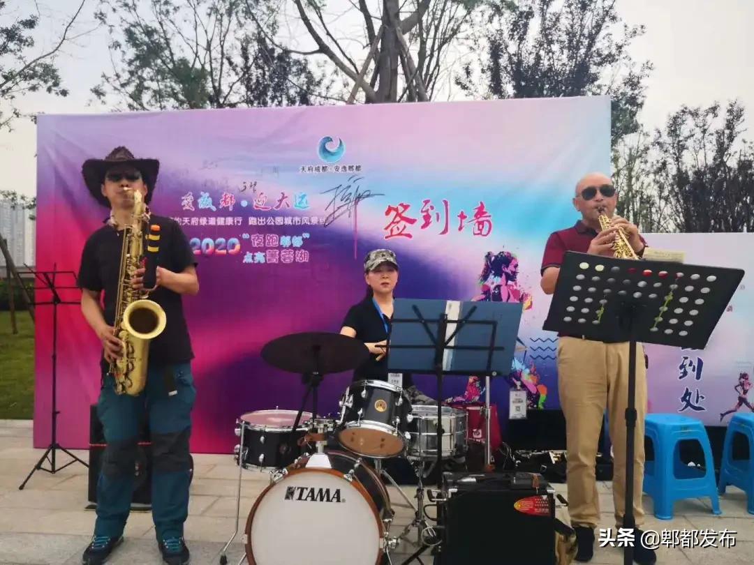 菁蓉湖荧光夜跑,郫县菁蓉湖公园夜跑