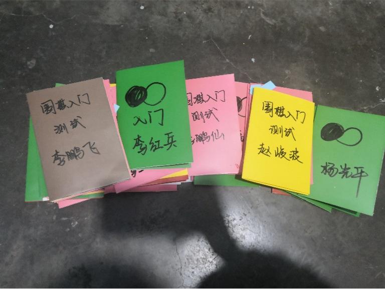 通宵为云南孩童手绘贺卡唐可云老师让黑白围棋炫彩起来