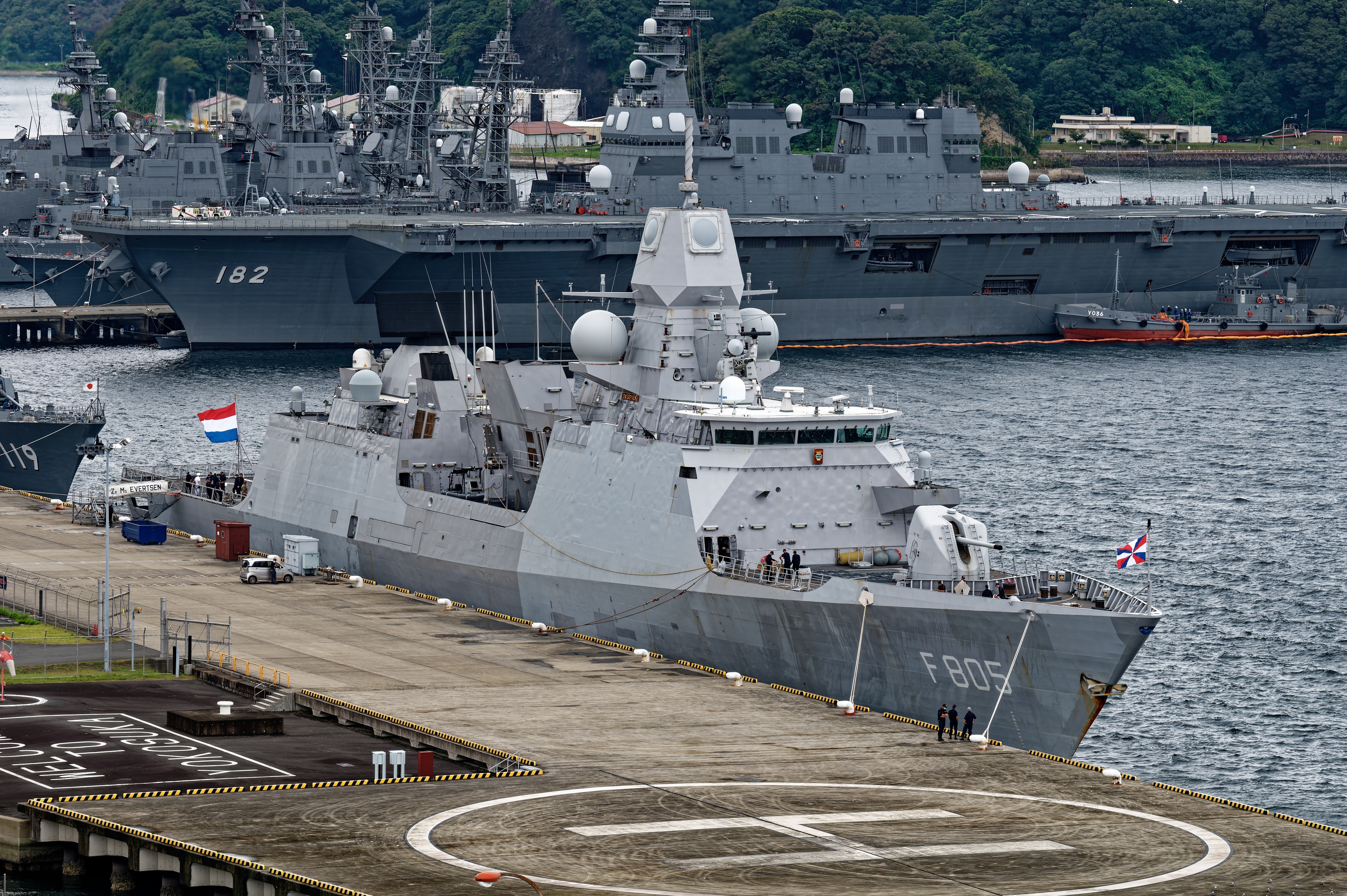 长见识了，相控阵雷达罩子竟然是充气的，荷兰护卫舰在日本出洋相