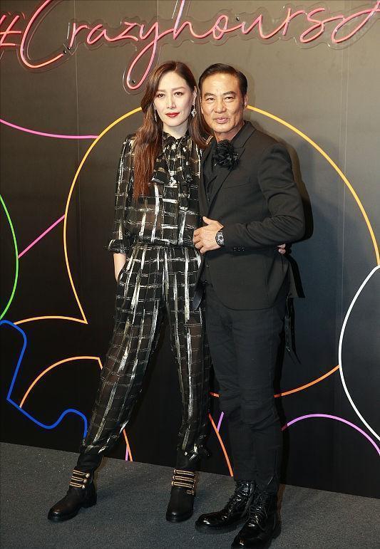 琦琦穿衬衫,52岁琦琦穿衣打扮