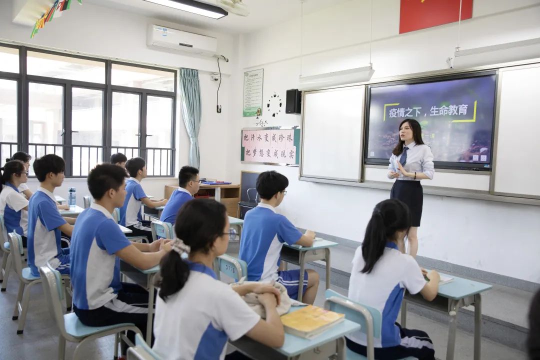 投资10亿，坐标布吉，这是一所被低估的宝藏学校