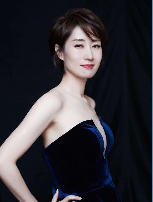 她被称小巩俐,30岁嫁豪门日子却不好过,37岁离婚反活得光芒万丈