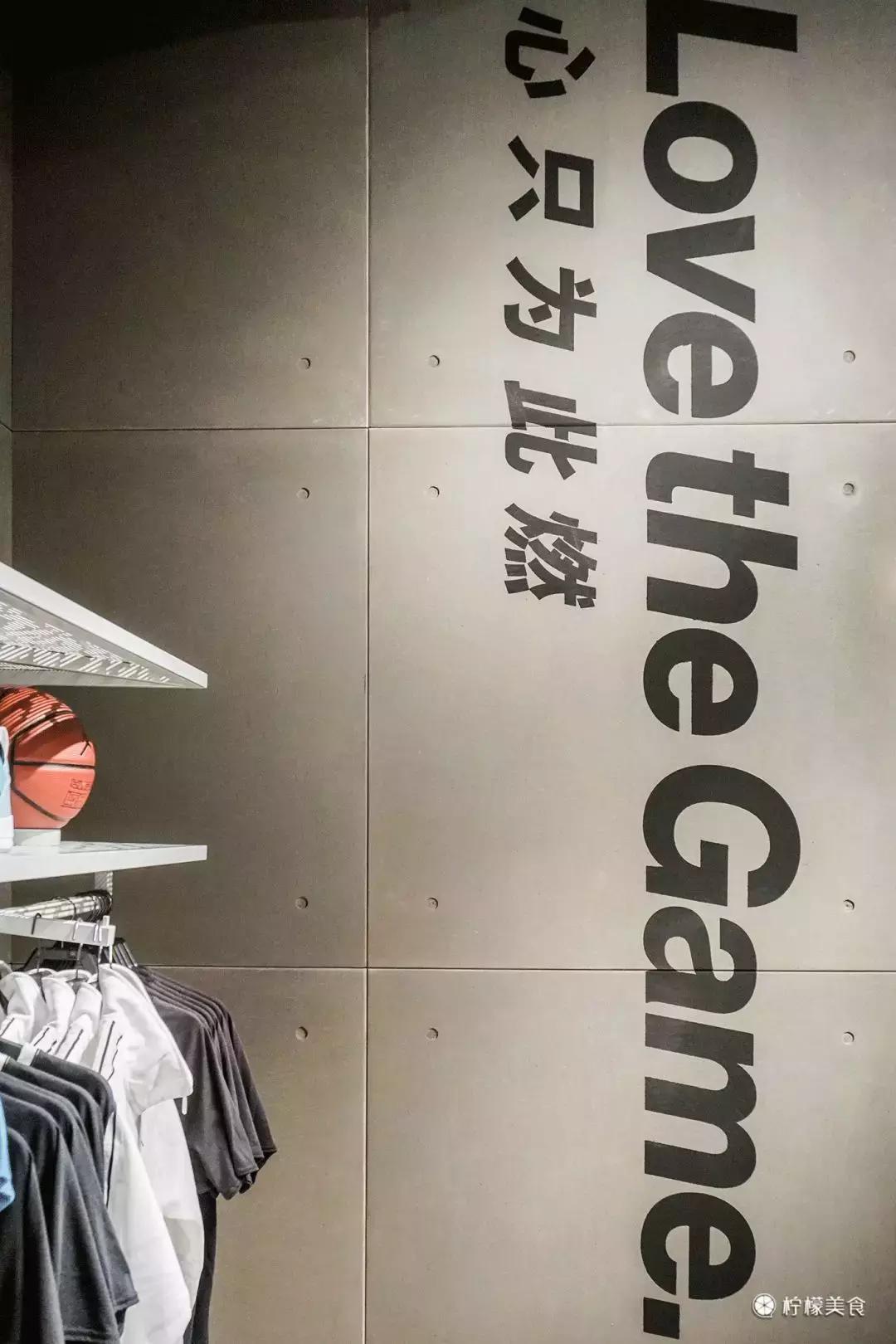 亚洲最大JORDAN旗舰店开业，我冒雨把“黑粉脚趾”买到手了！