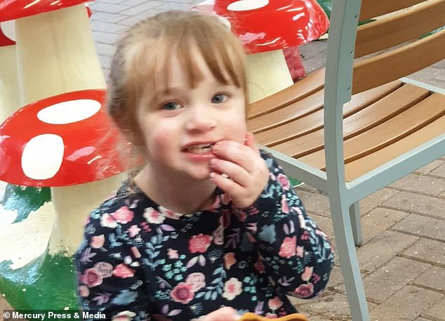 英国母亲拍女儿视频惊现已故父亲声音，女儿经常声称：家里有鬼！