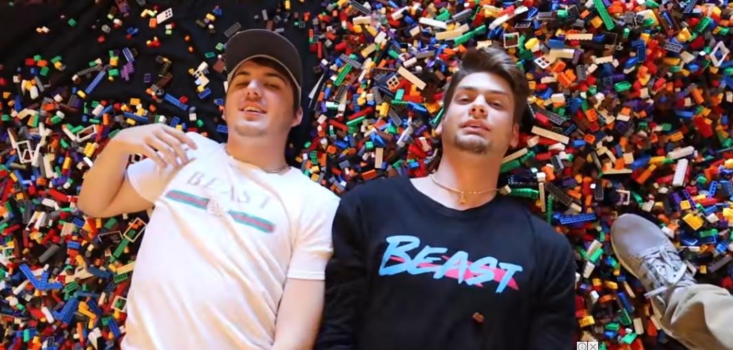 用100万个海洋球填满房间,50万个海洋球装在房间