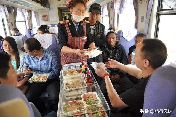 晚上坐火车乘务员为什么拉窗帘,坐火车夜里冷不冷