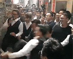 找一群伴郎有多重要,结婚找二十个伴郎