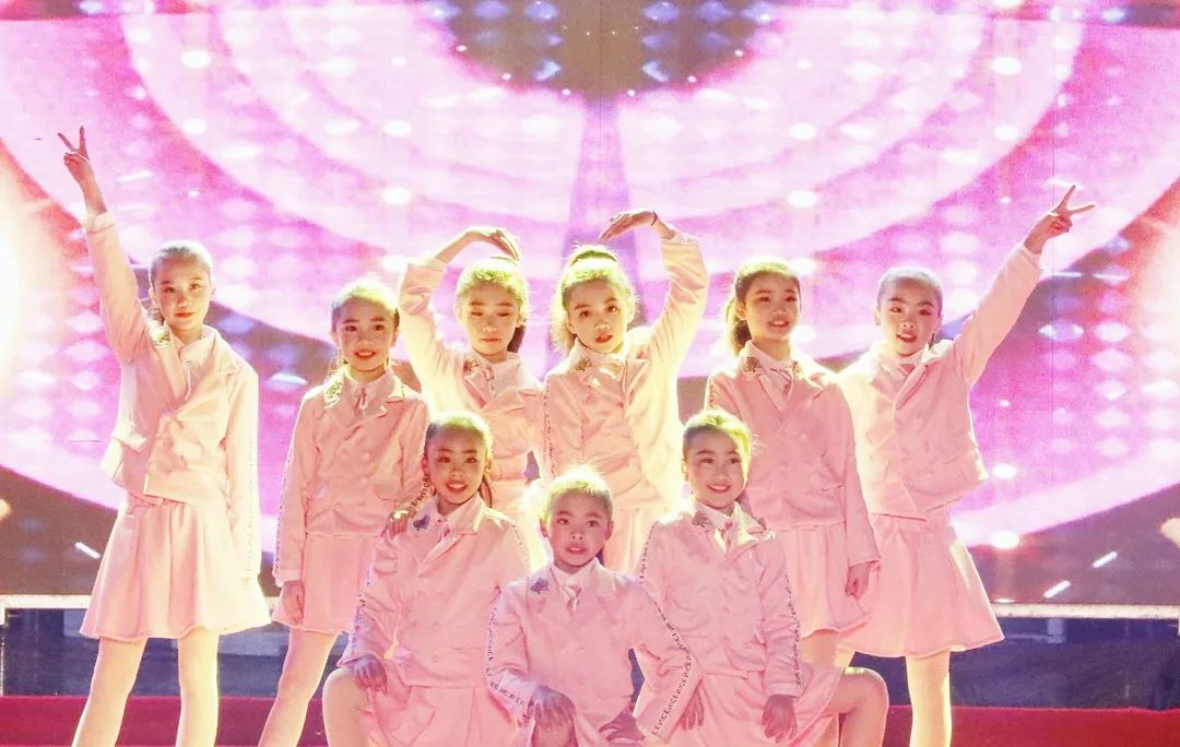 小县城学校元旦晚会活动,小学生青春筑梦砥砺前行文艺汇演