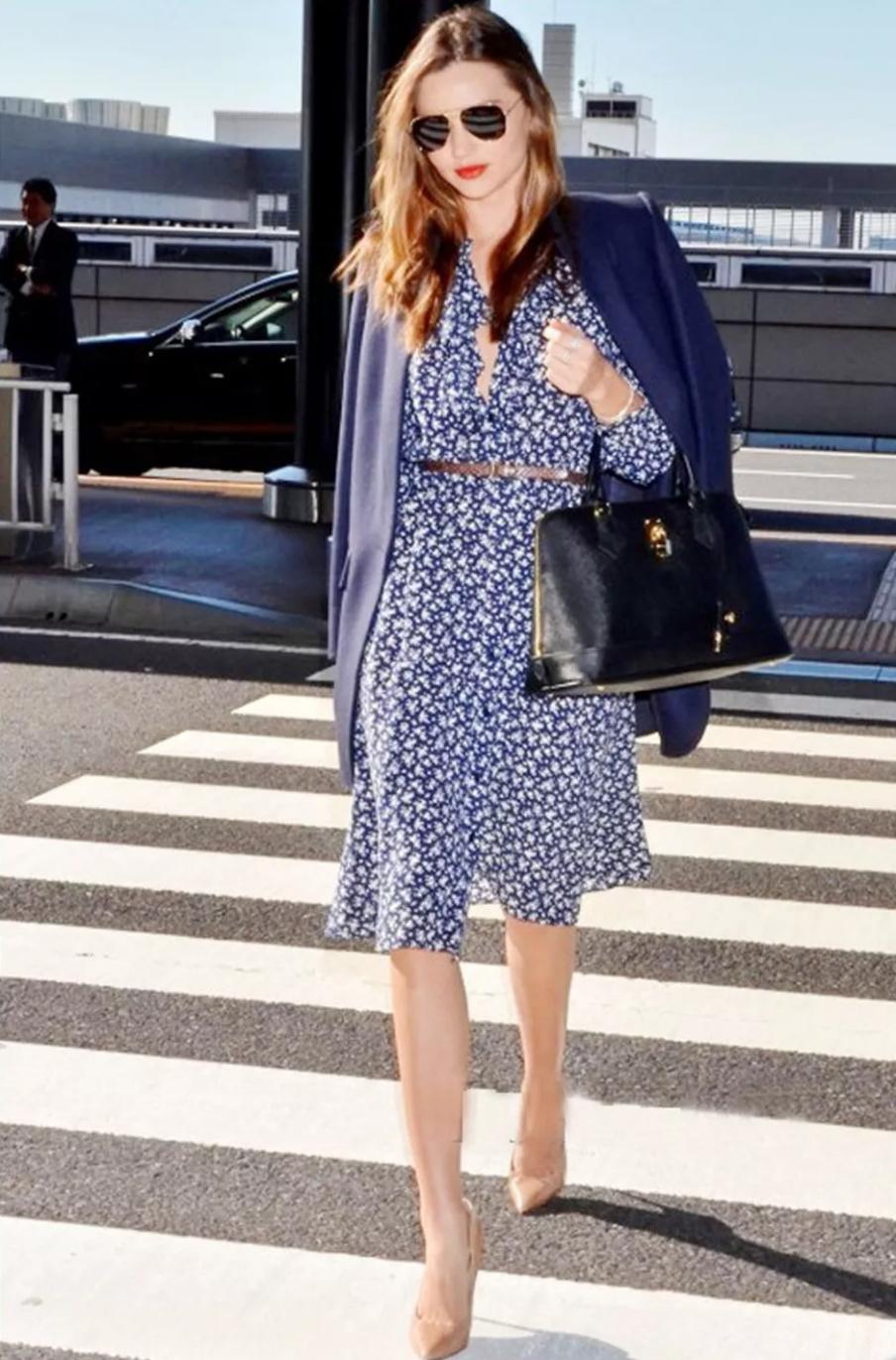 春天必备的粉色系碎花裙来了,春季碎花裙这样穿减龄优雅还高级