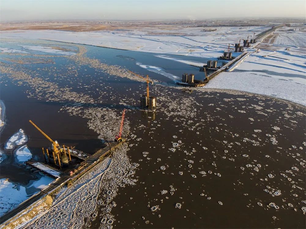 航拍夕阳下最美河流,航拍长江入海口