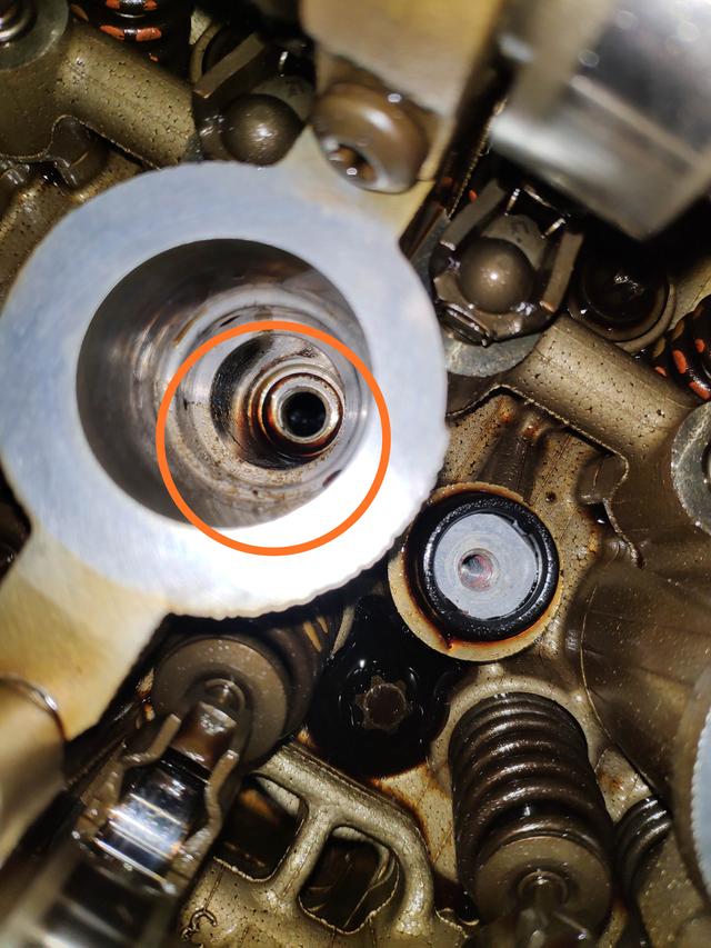 发动机气门室盖渗油是机油吗,发动机气门室盖渗油用去4s店吗