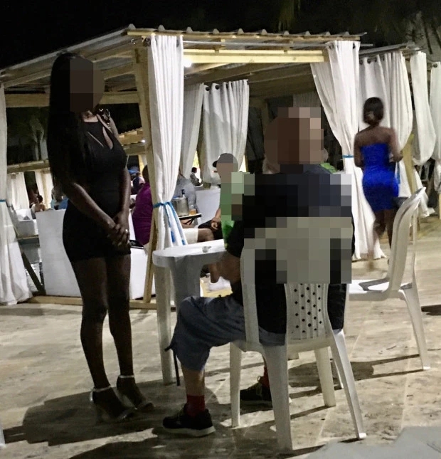 13岁的女孩被和猪一起卖，记者暗访揭开多米尼加未成年人卖淫黑幕