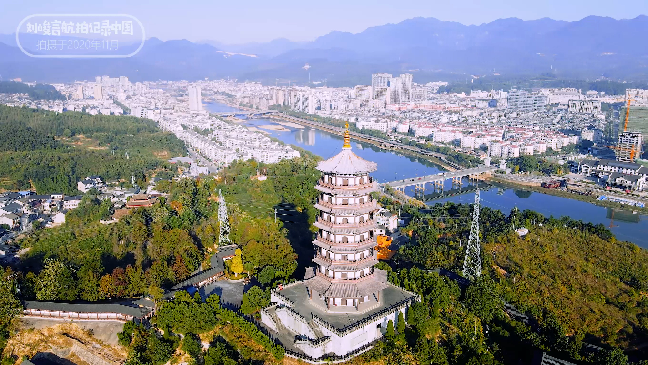 龙泉的青瓷宝剑有名气,为什么龙泉盛产宝剑