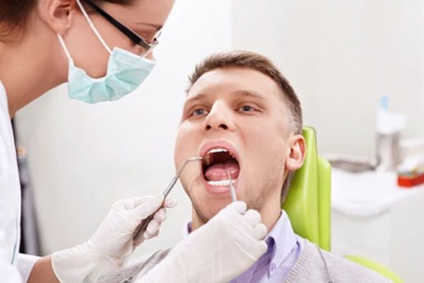 牙齿外伤是慢慢恢复还是拔了种植,牙齿劈了不松动证明牙根没伤