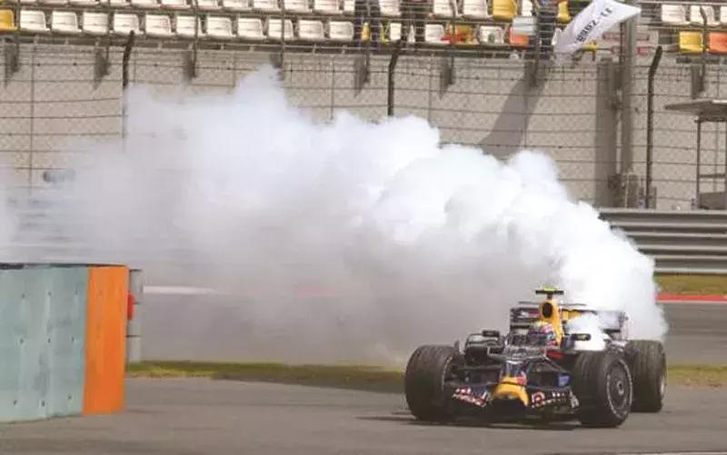 车主爆胎了怎么办,车主爆缸了怎么办