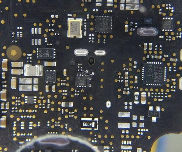 苹果笔记本黑屏出现个问号文件夹,macbookpro开机出现问号需要换硬盘