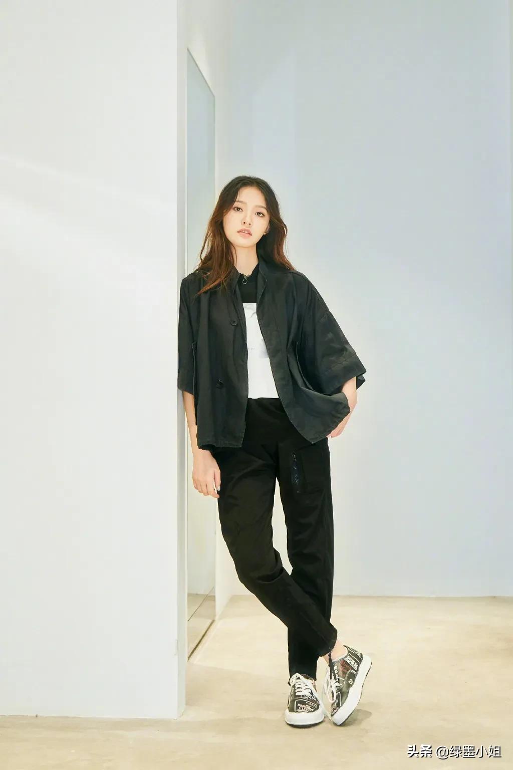 林允重新解锁时尚新看法,林允韩国时尚穿搭