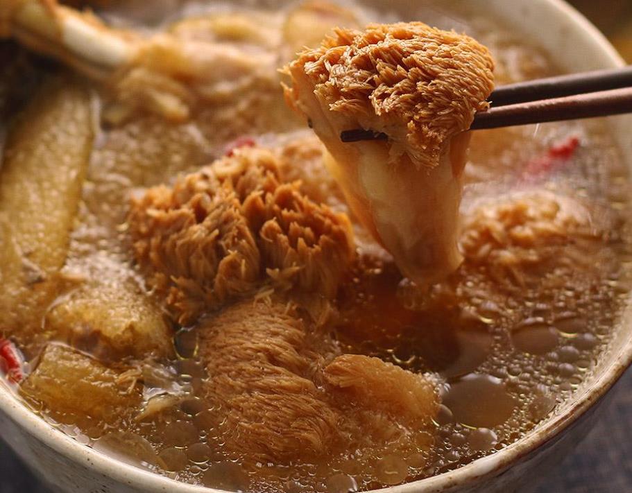 菌菇炖排骨的做法大全家常,炖排骨汤放几个羊肚菌好