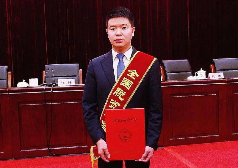 炒菜炒出200亿身价，捏脚捏出1600家店