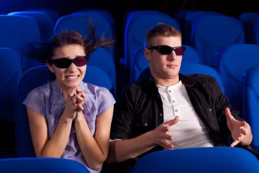 我花100块,在4D影院买了一场毒打