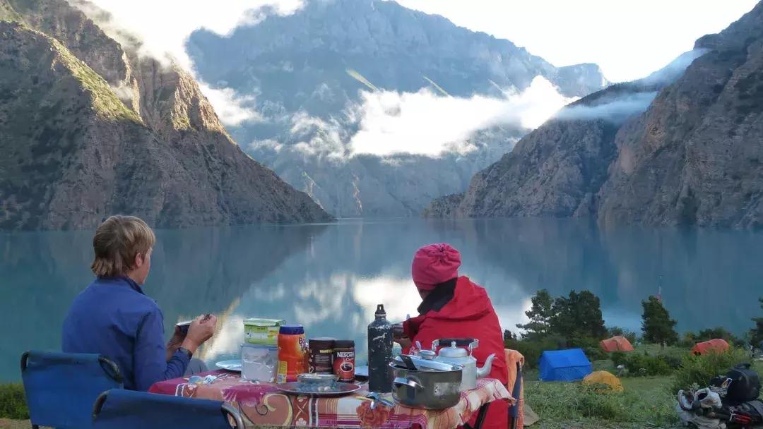 白本护照出境法国旅游免签吗,白本护照旅游去哪个国家比较好