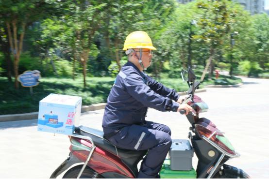 致敬高温天气下拼命工作的人,致敬在高温天气下工作的人