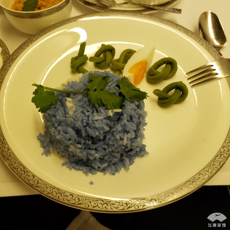 打卡泰航波音747头等舱，贴心空姐疯狂投喂，大龙虾鱼子酱吃到撑