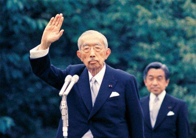 1946年，杂货店老板自称天皇，胁迫裕仁退位，到底谁才是正统