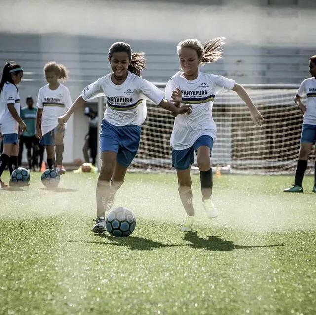 半职业球员,半职业足球运动员的一天