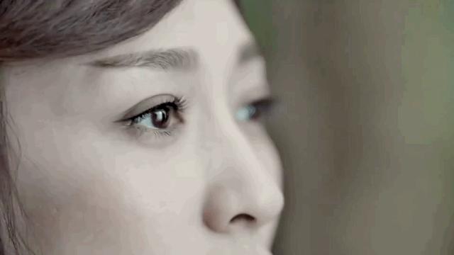 李小冉五官精致皮肤白皙透亮,70后女演员李小冉的高级搭配