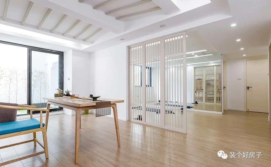 禅意新中式极简茶室风格,原木色书房客厅茶室一体化效果图