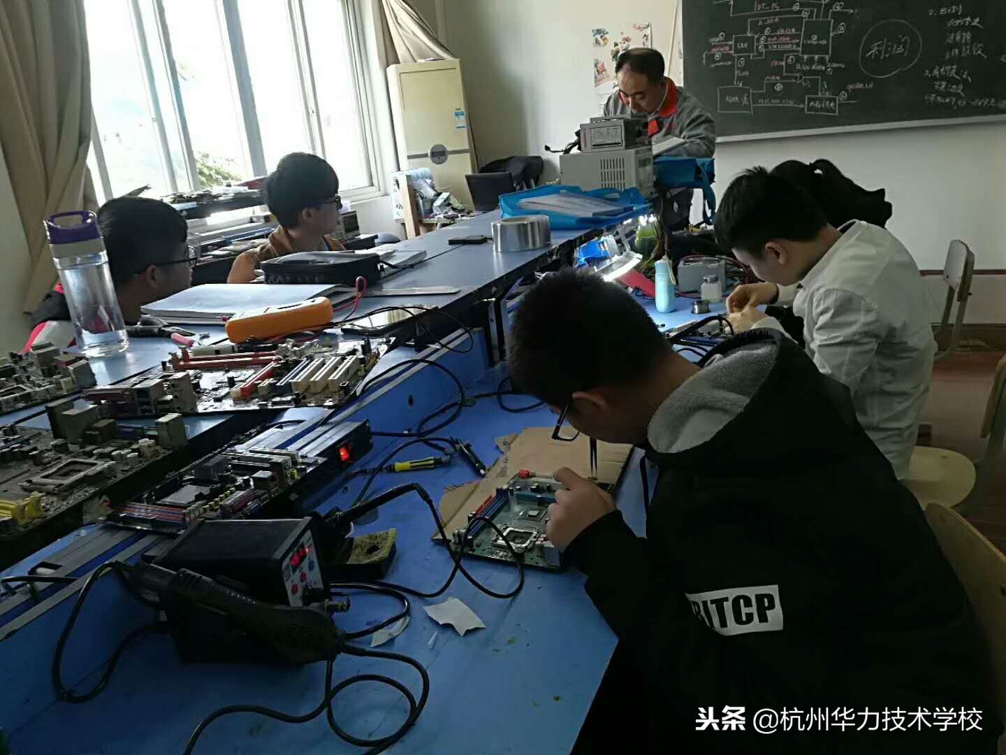 七彩虹电脑开机蓝屏修复方法,电脑蓝屏白字重启怎么办