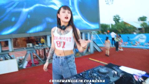 酷炫机车轰炸“洋沙湖”，哈雷电音之夜引爆“欢乐水世界”