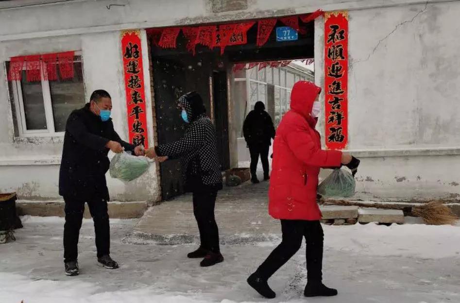 赤峰市巴林左旗先锋村：村干部甘当人民的“代购员”